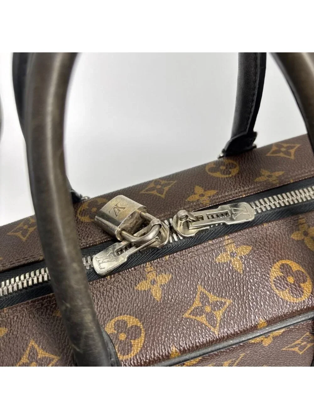 Louis Vuitton Monogram Macassar Porte Documents Voyage GM